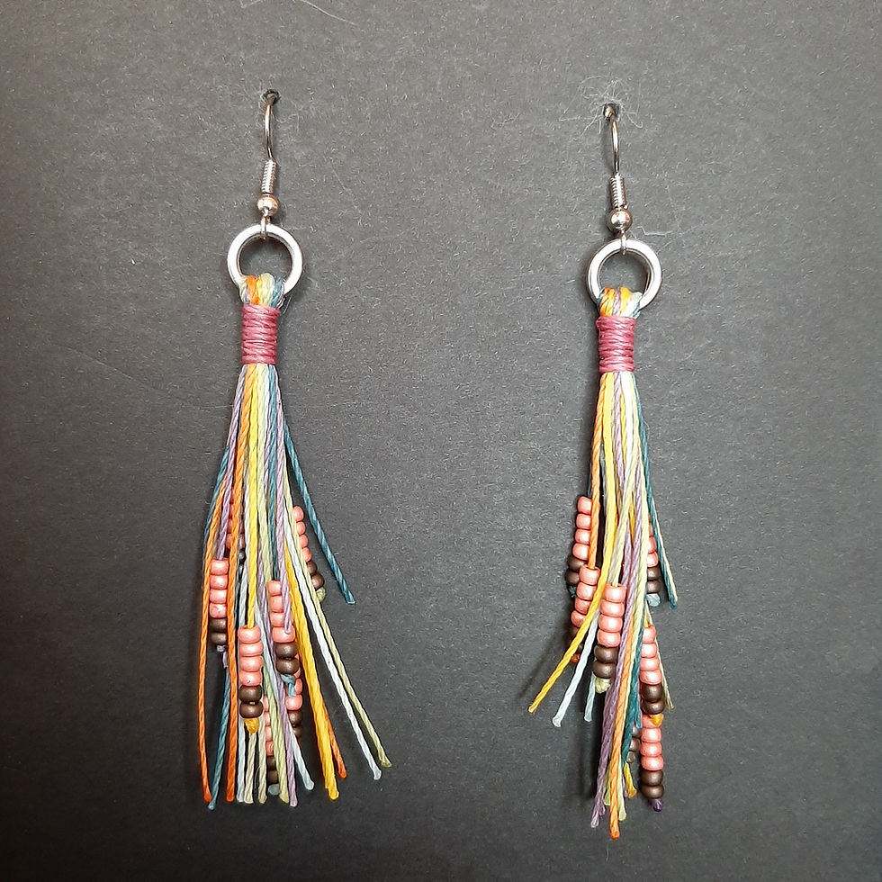 Miniature : Boucles d’oreilles Orenda en micro-macramé rose