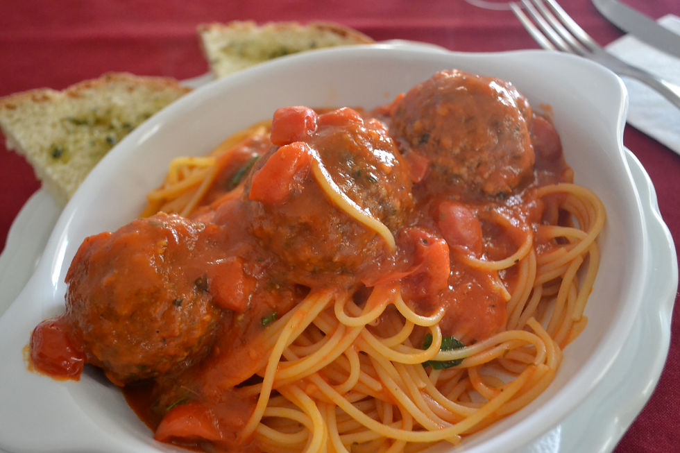Polpette di Carne con Spaghetti al Pomodoro - R$80
