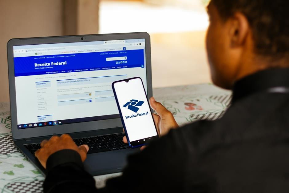 Receita Federal exclui associações sem fins lucrativos do regime de redução linear de benefícios fiscais.