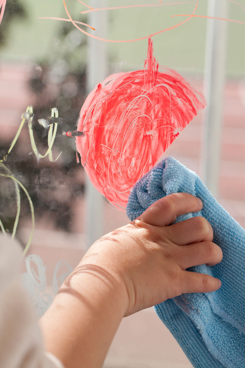 Kitpas Medium sized Rice Bran Wax Art Crayons - 6 pack. With a buttery smooth texture and vibrant solid colours