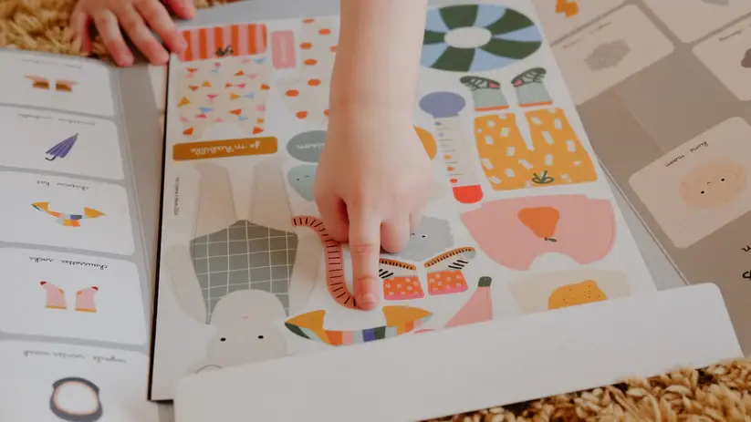 Thumbnail: Ma Cabane à Rêves I'm Getting Dressed Magnets Set. Flexible waterproof magnets for children. Creative and imaginative play