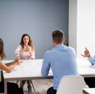 Capacitação Profissional: A Importância dos Cursos de Libras In Company