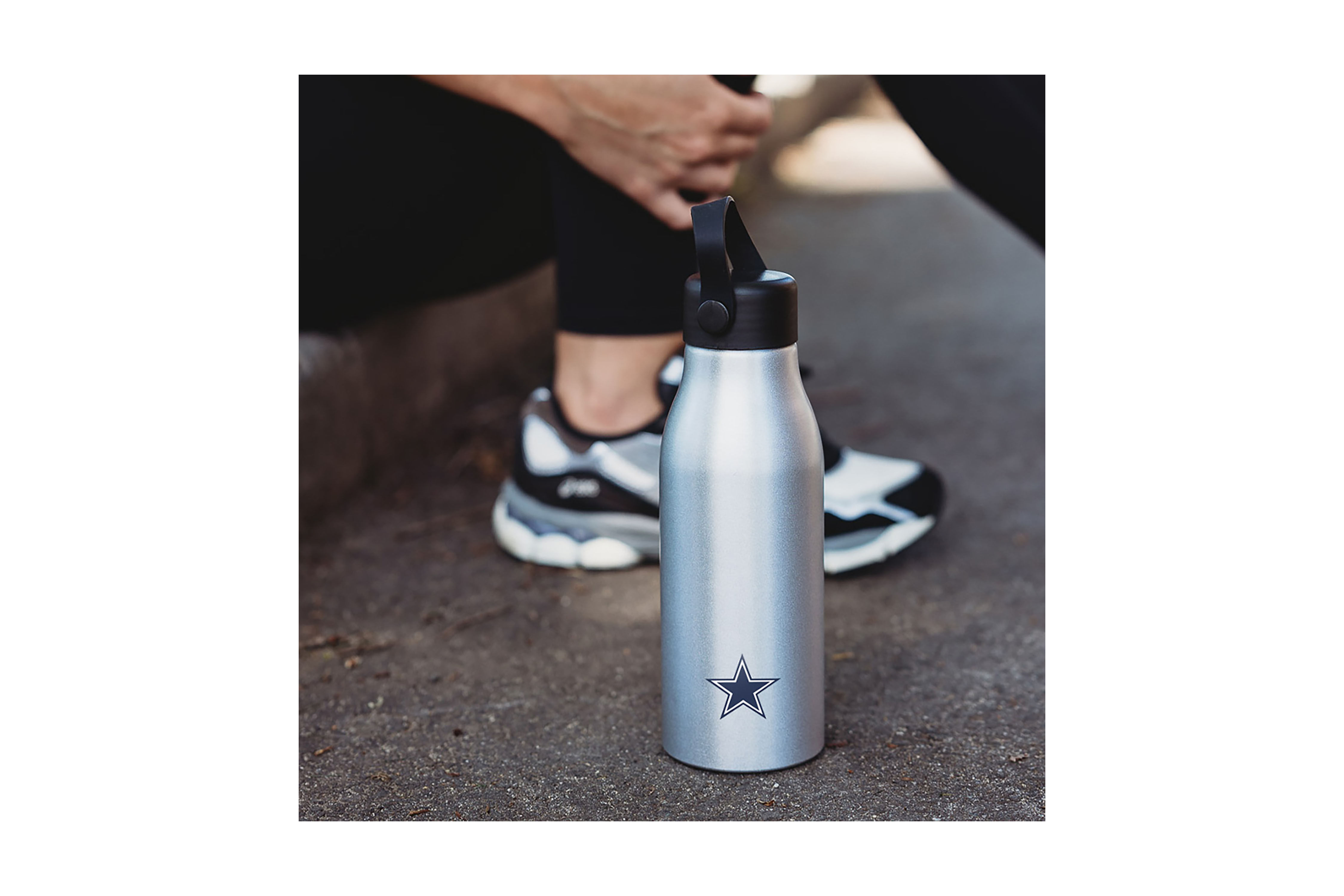 Branded recycled aluminium bottles with custom logos, perfect for eco-friendly corporate gifts and promotions.