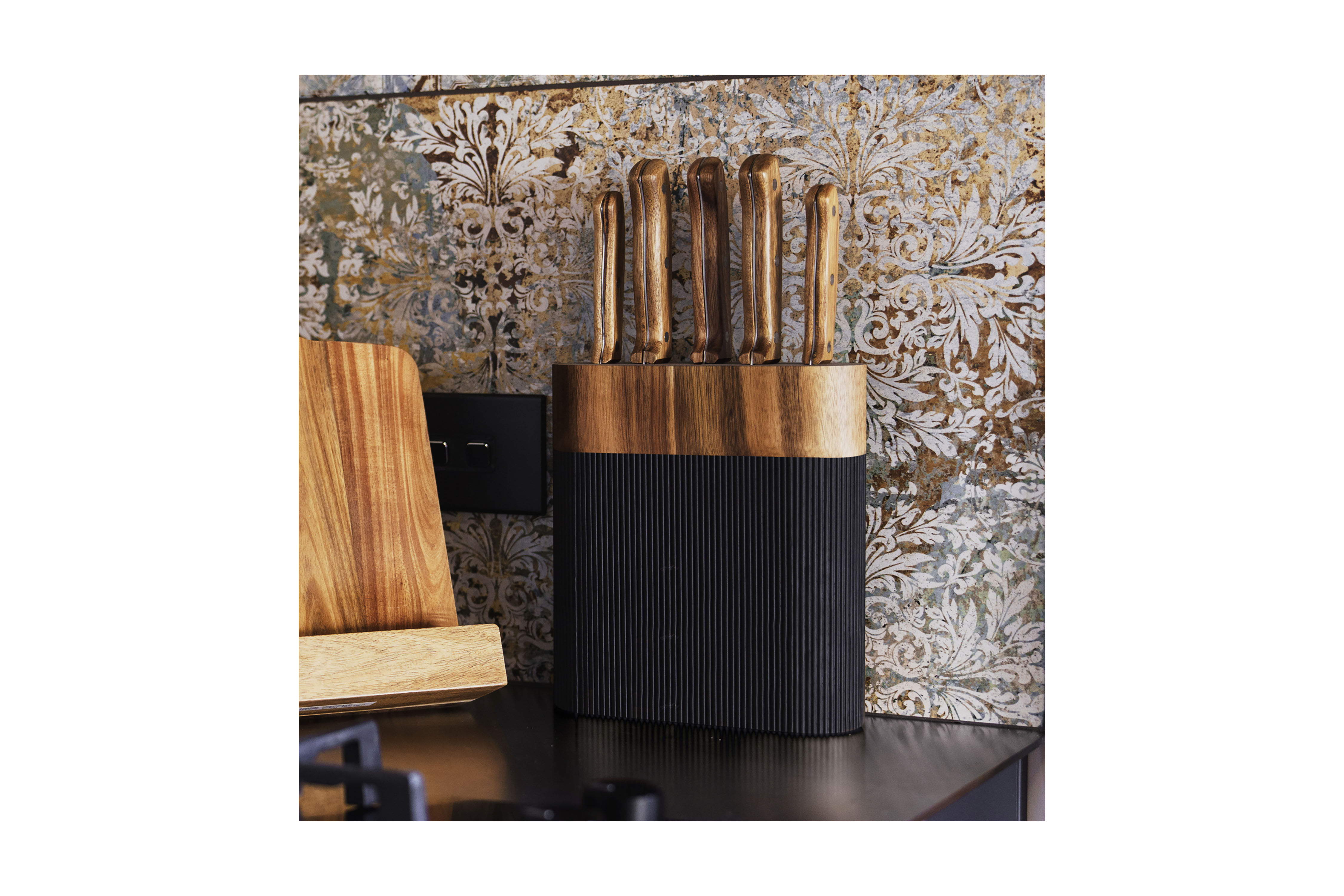 Custom-branded knife blocks, perfect for corporate gifts and stylish kitchen accessories.