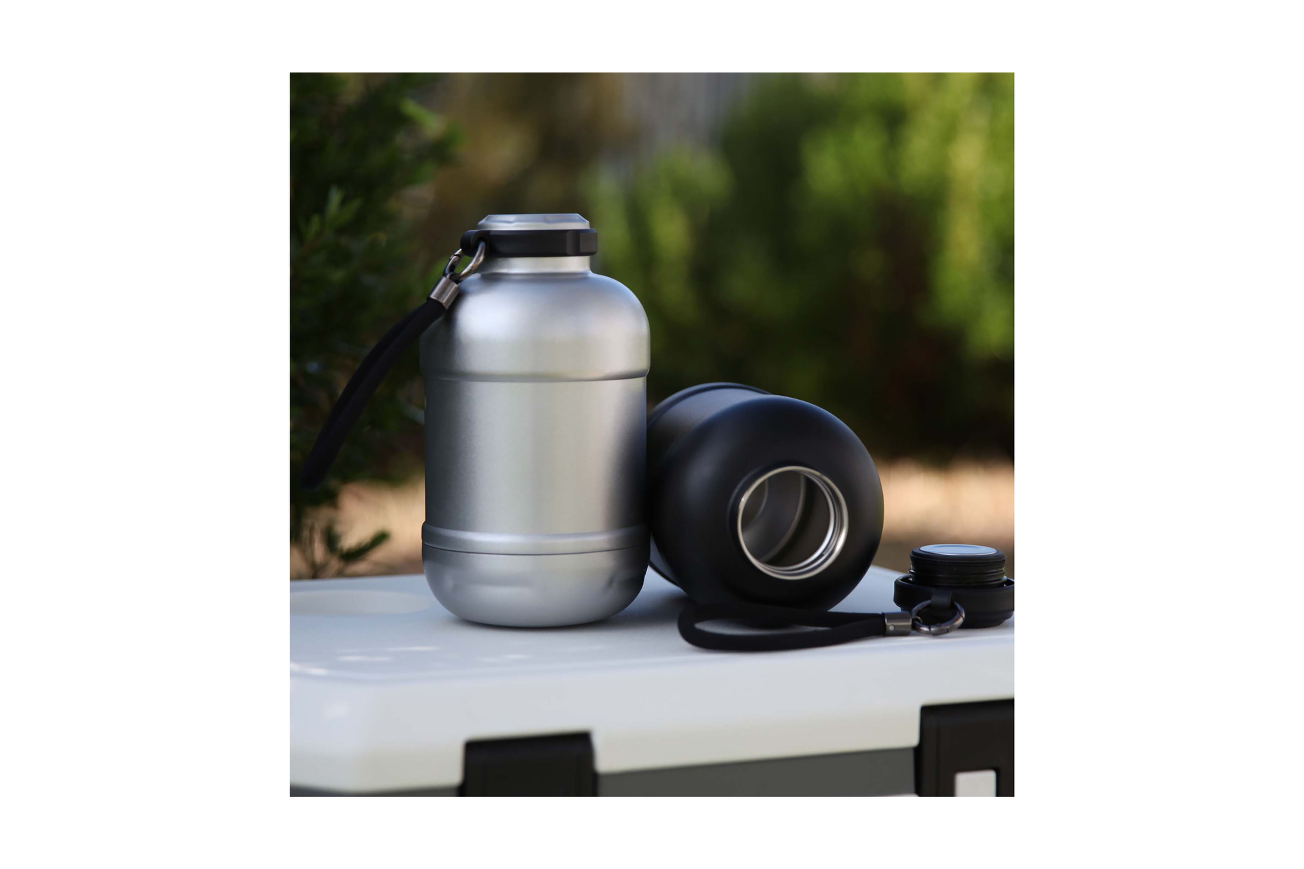 Custom branded 685ml vacuum drink bottle for temperature-controlled hydration during workdays, travel and outdoor activities