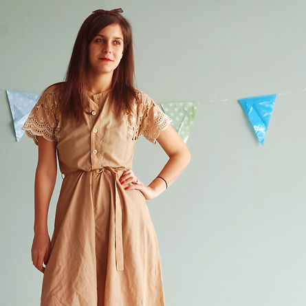 beige Kleid