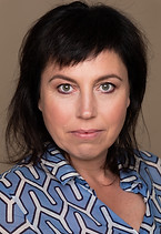 Copy of TiinaSaar-Veelmaa2022©hennihyvärinen9O0A3310.jpg