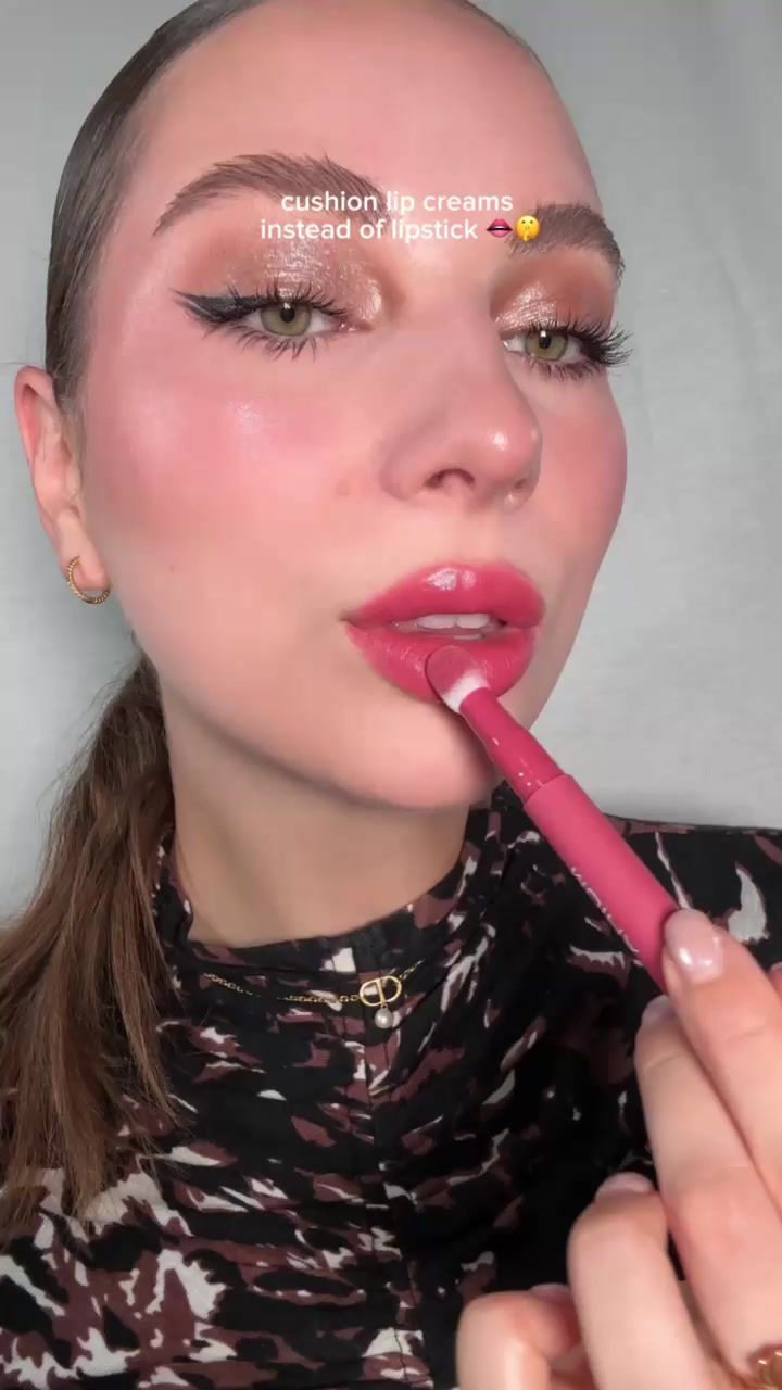 Thumbnail: MOIRA CUSHION KISS LIP CREAM (004, LEATHER BROWN)