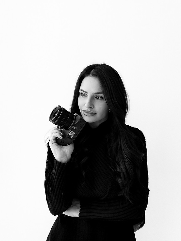 Hi, its Klaudia, The face behind Klaudia Zrobek Photography, Let me capture your moments with people you love!