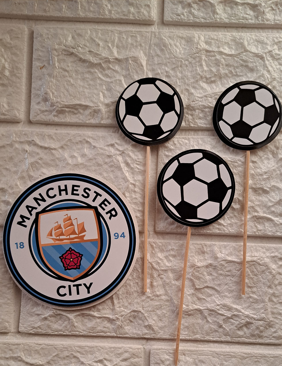 Thumbnail: Ready-made cardstock cake toppers