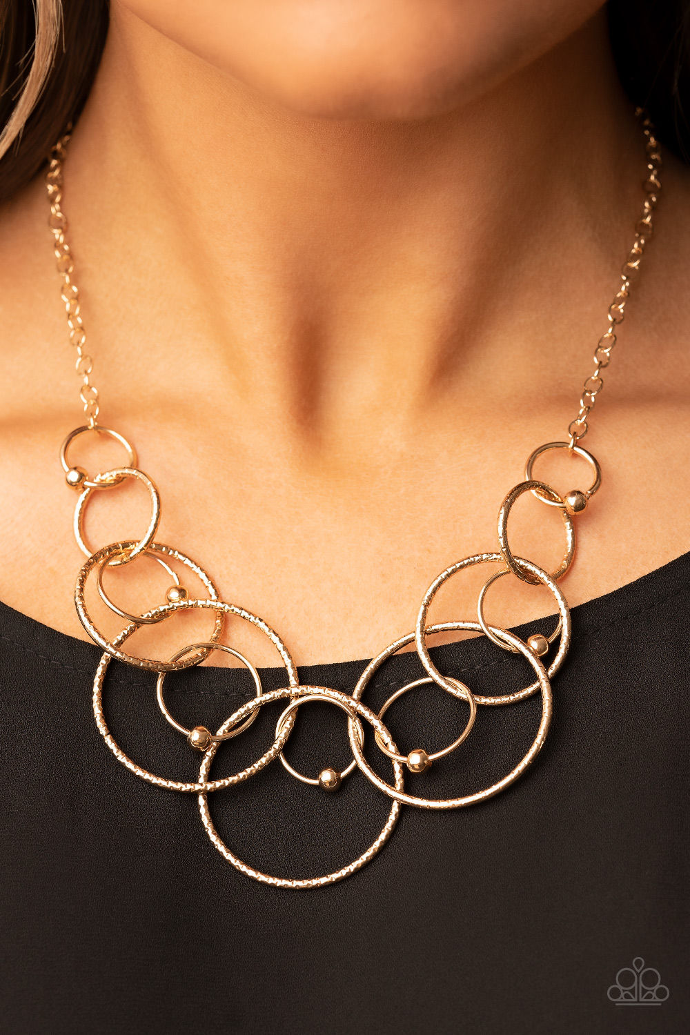 Encircled in Elegance - Gold - Necklace