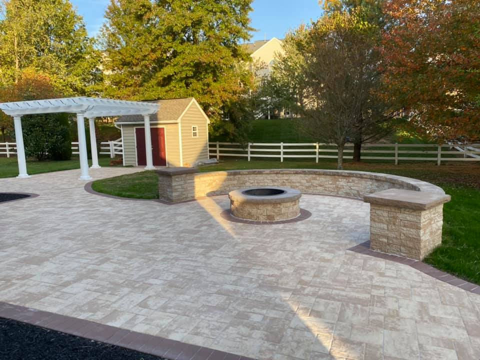 Outdoor Fire Pit & Patio