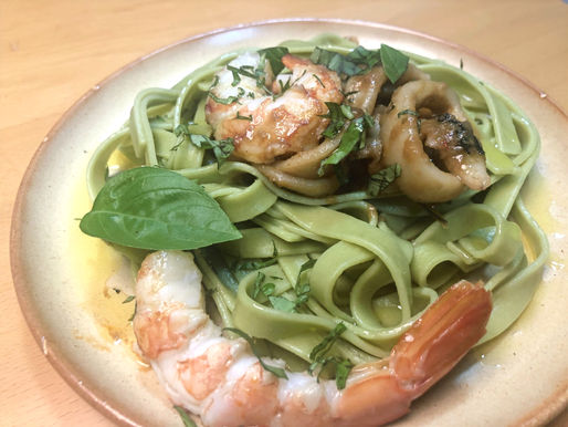 Marejadilla en nido de tagliatelle