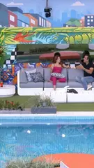 Escultura metálica Spray M-an de Jonas Kleine exibida ao lado de Tadeu Schmidt e Ana Clara na apresentação oficial da Casa do BBB23 na TV Globo