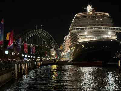 Queen Anne at Circular Quay with Sydney Harbor Bridge