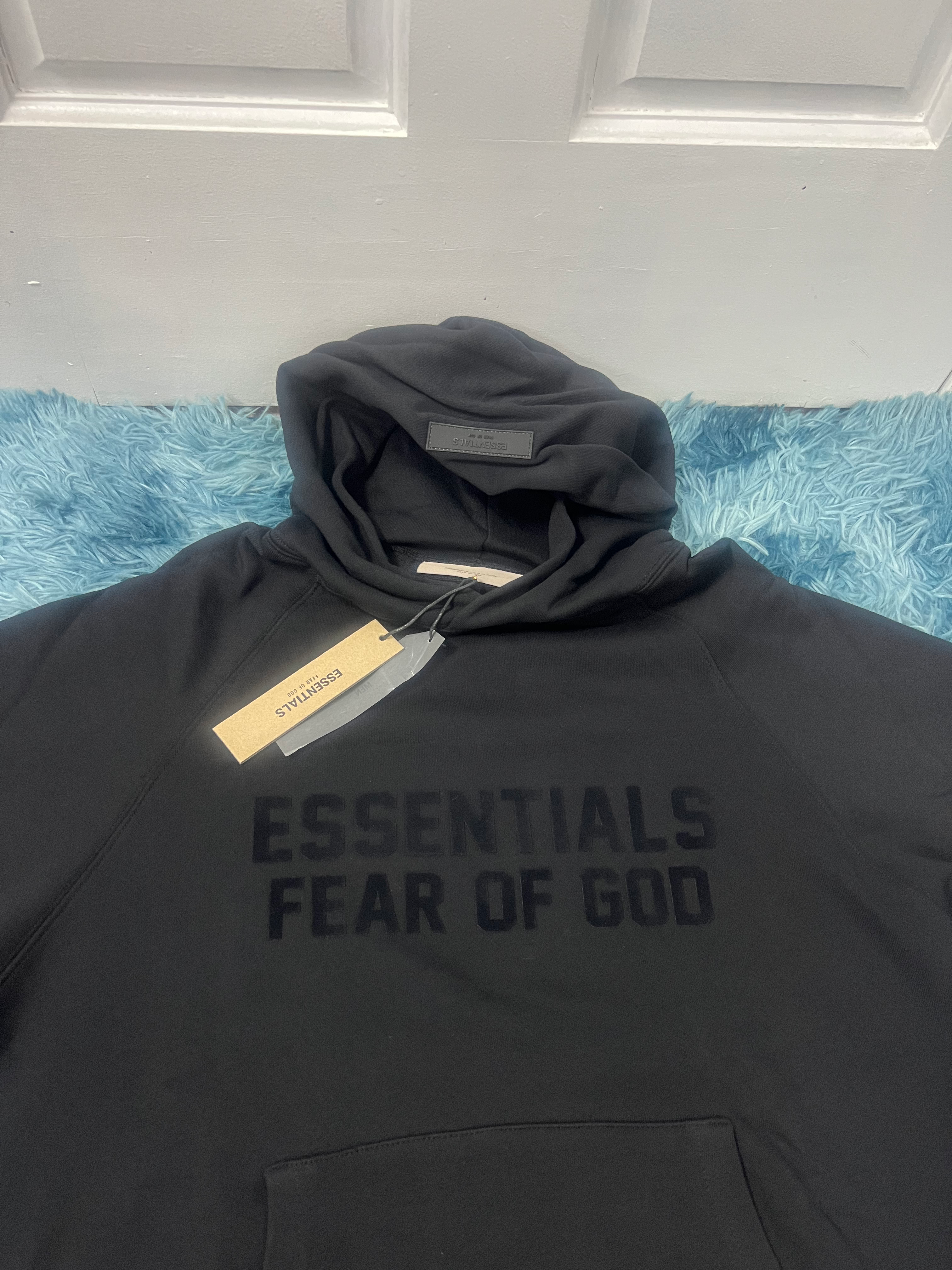 ESSENTIAL HOODIE