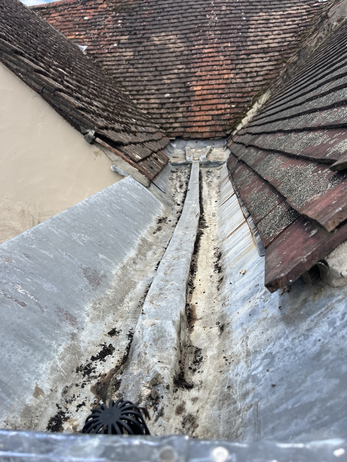 Roof gully after cleaning