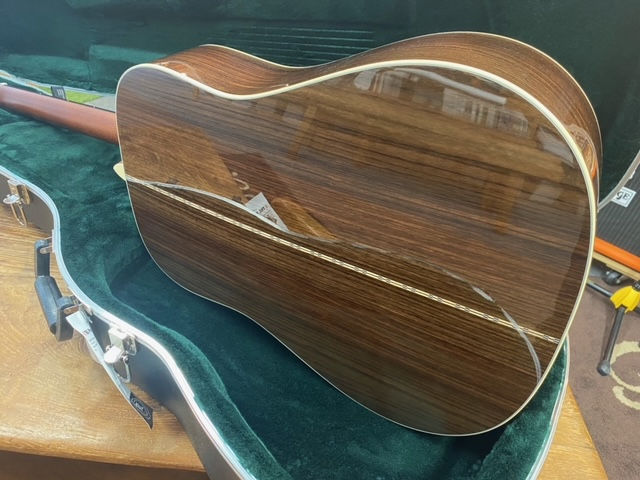 サムネイル： Martin D-28 Ambertone!