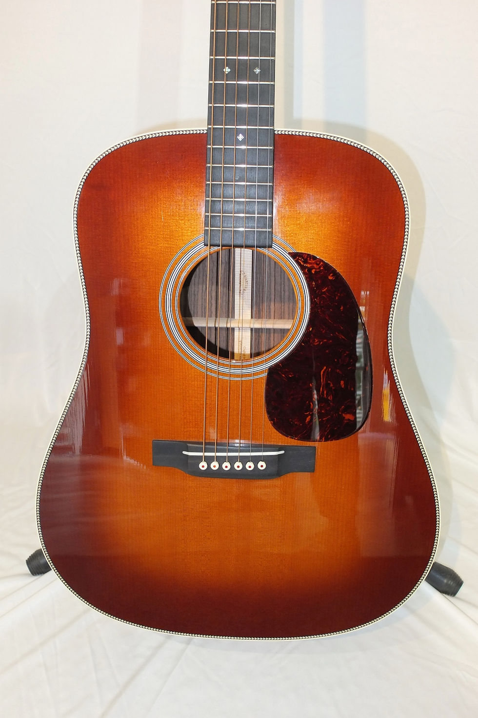 Thumbnail: Martin HD-28V