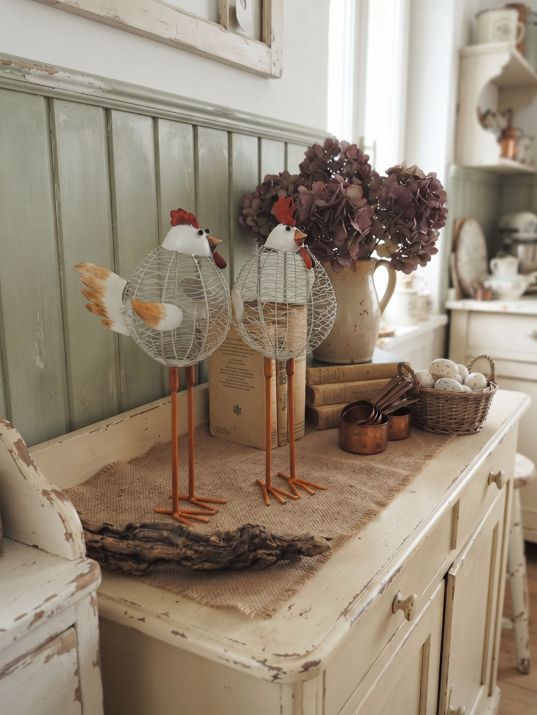 Simpatici Elementi Decorativi a Forma di Gallo e Gallina in Metallo