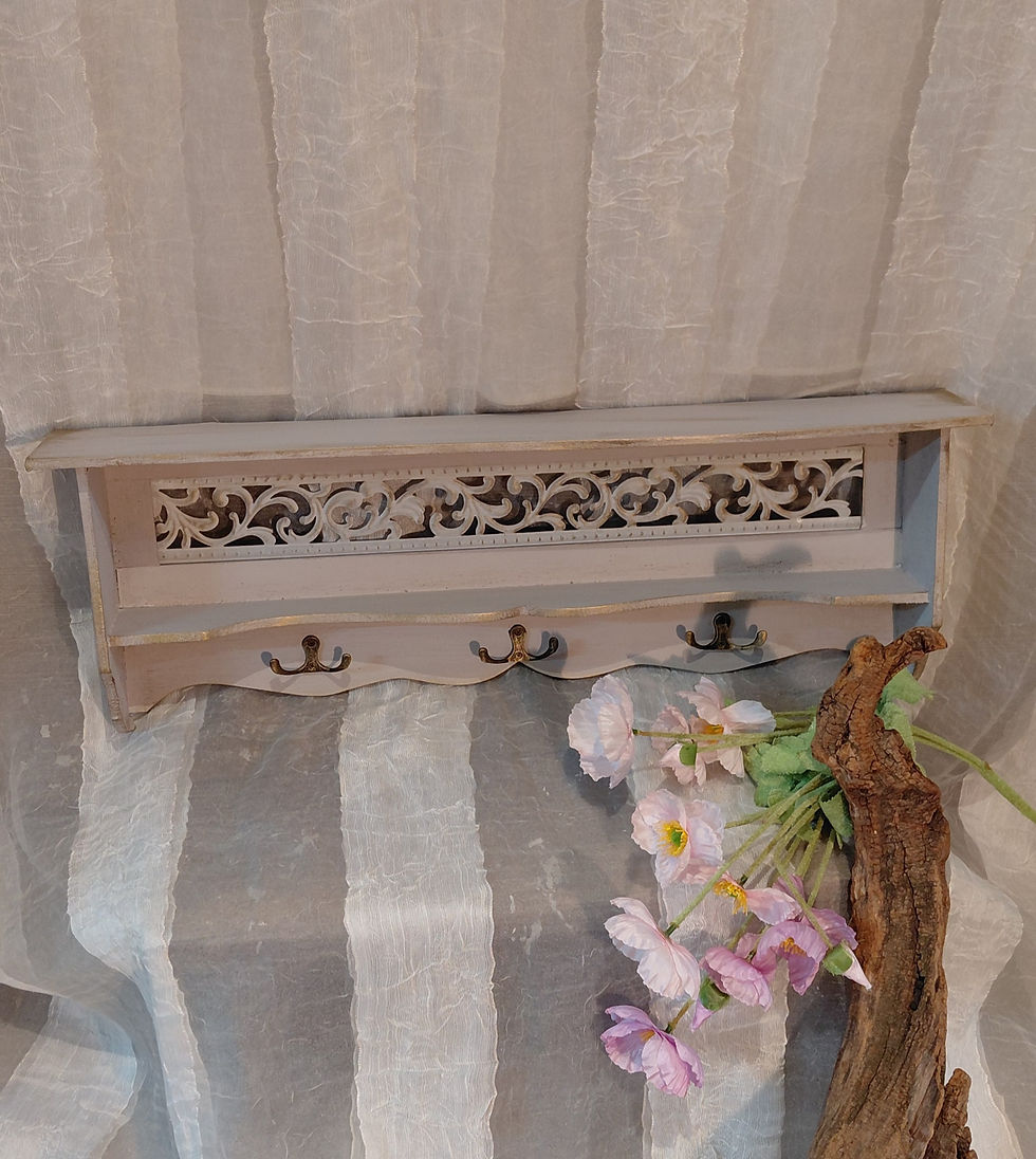 Miniatura: Incantevole Appendiabiti Shabby Chic in Legno con Fregio in Metallo