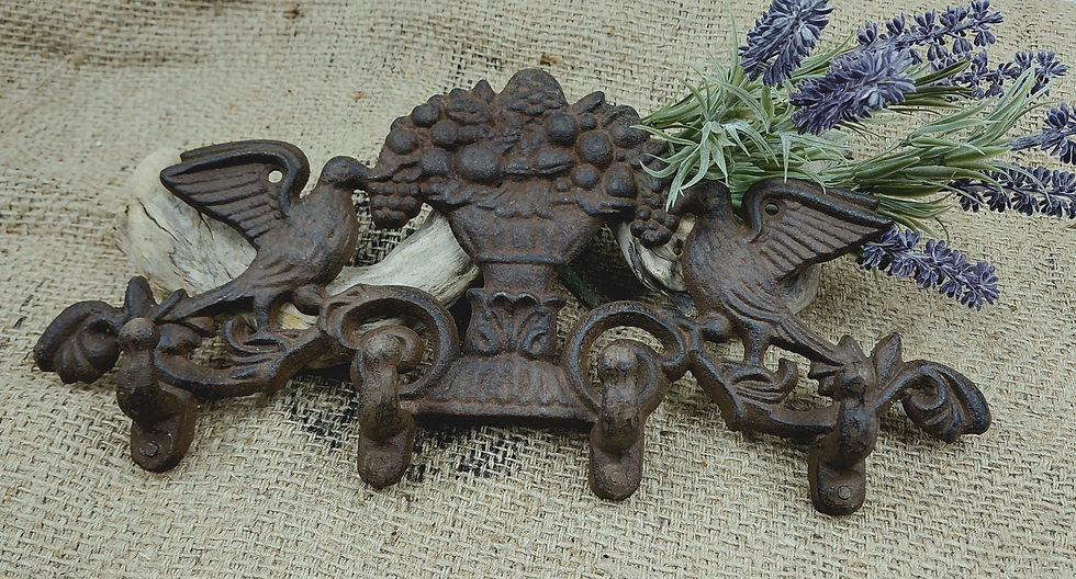 Miniatura: Splendido appendino in ghisa lavorata: un tocco vintage per casa o giardino