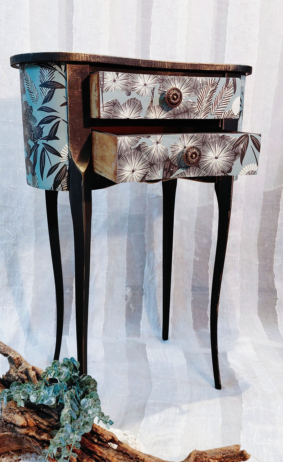 Miniatura: Eleganza Contemporanea: Mobiletto Bombato in Stile Chinoiserie