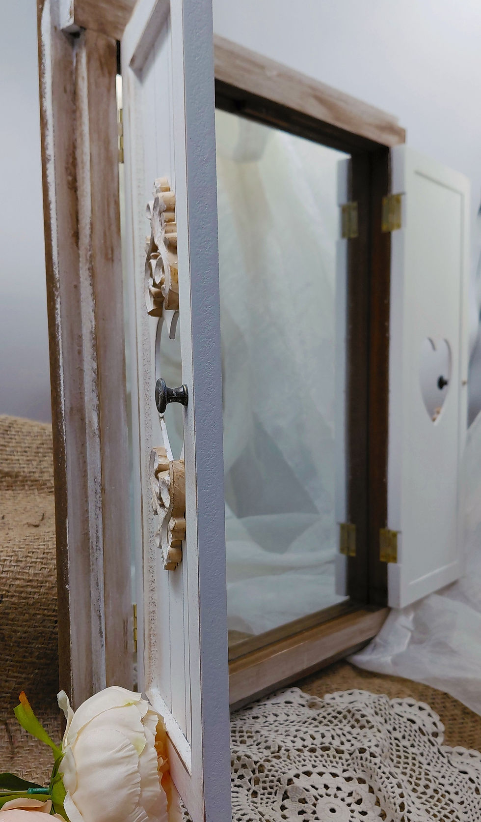 Miniatura: Incantevole Specchio a Finestra in Stile Shabby Chic / Romantico