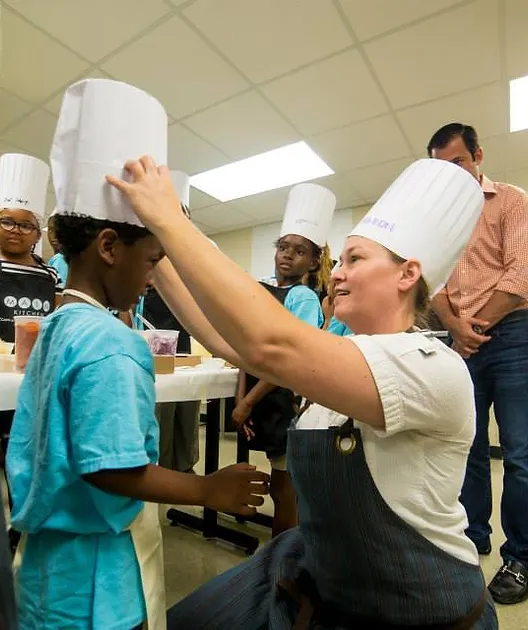 Homemade Hope Volunteer With Homeless Children In Houston Homemade Hope Volunteer With Homeless Children In Houston