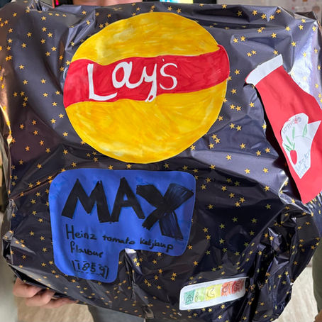 Zak Lays tomatenketchupchips als afscheidscadeau van leerlingen