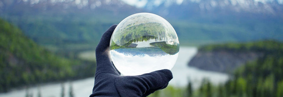 Nature réfléchissant sur le verre de cristal
