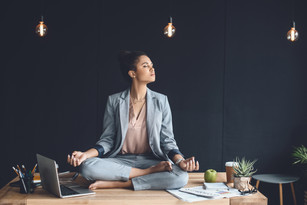 MEDITACIÓN EN LA OFICINA
