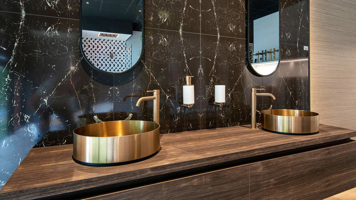 Interieurfoto's in een showroom van luxe badkamers in Alkmaar