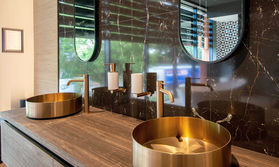 Interieurfoto's in een showroom van luxe badkamers in Alkmaar