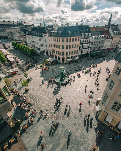 Strøget set fra oven. Siqon specialiserer sig i dokumentation indenfor brand og sikring.