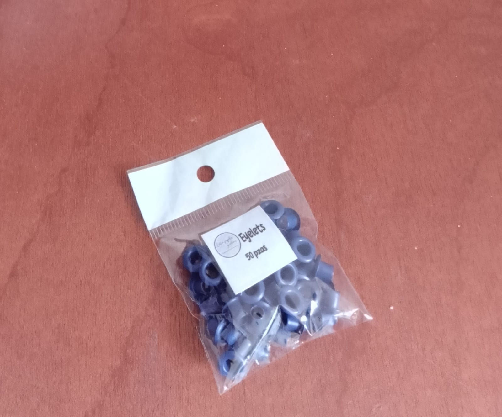 Eyeltes morado 50 piezas