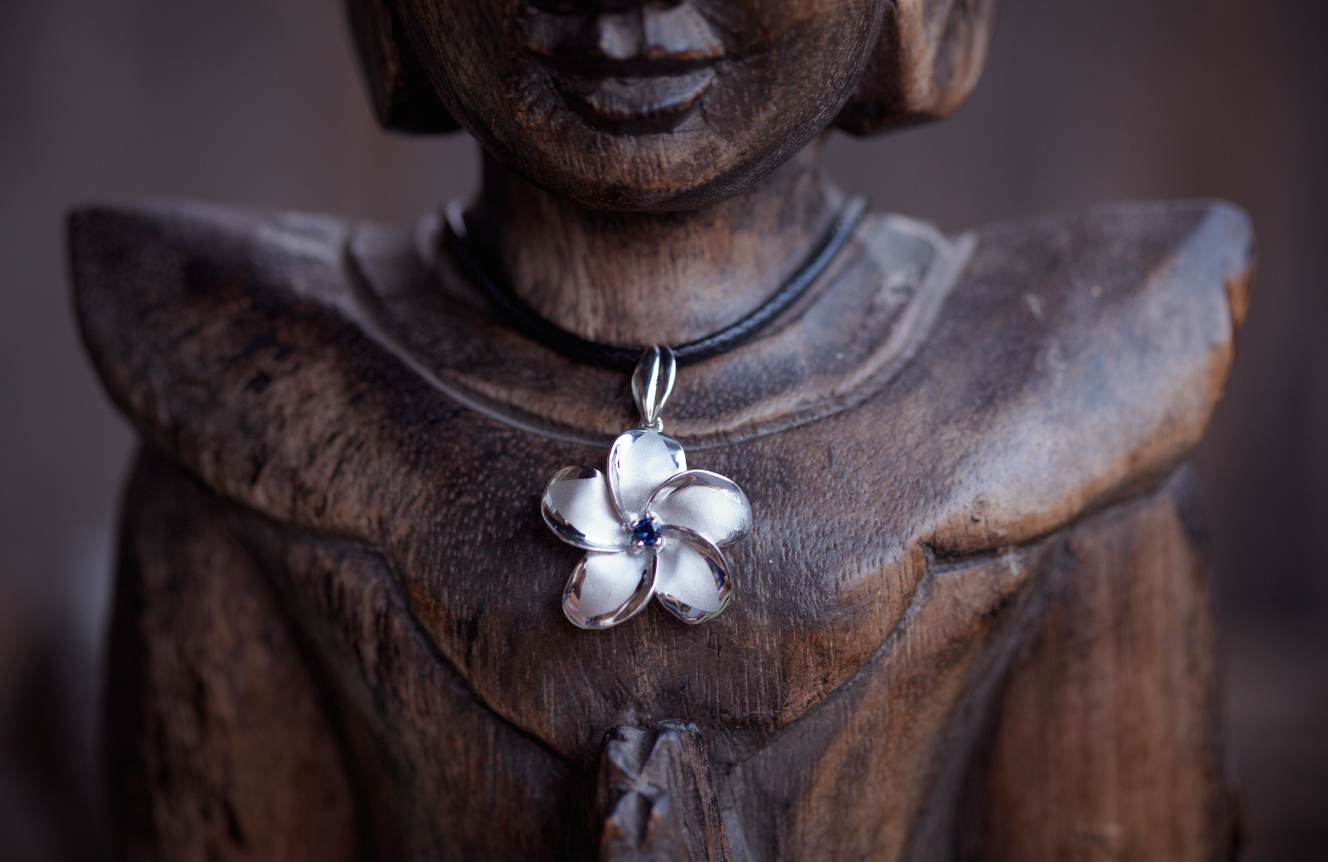 White 14K Gold Aromatherapy Pendant Necklace