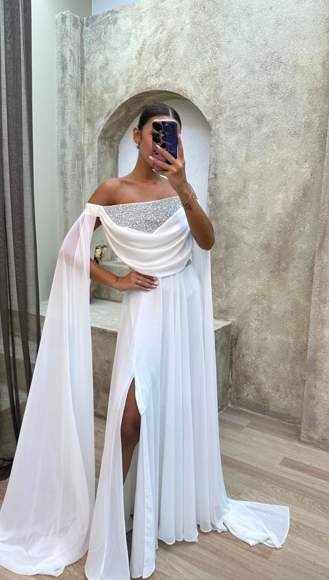 Chiffon‘s White Dress