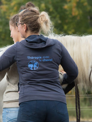 Se former sérieusement à la thérapie avec le cheval en Suisse : un choix responsable et une garantie de qualité