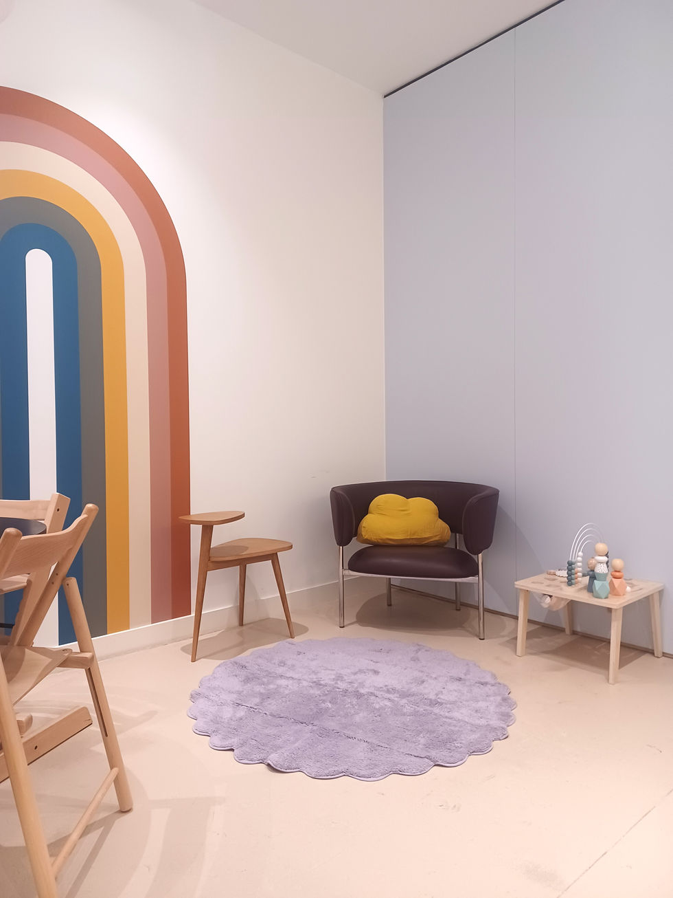 Aménagement et décoration de la Family Room au sein des Nouvelles Galeries à Annecy avec pour objectif d'amener un univers "kids friendly" dans un espace fonctionnel pour les familles