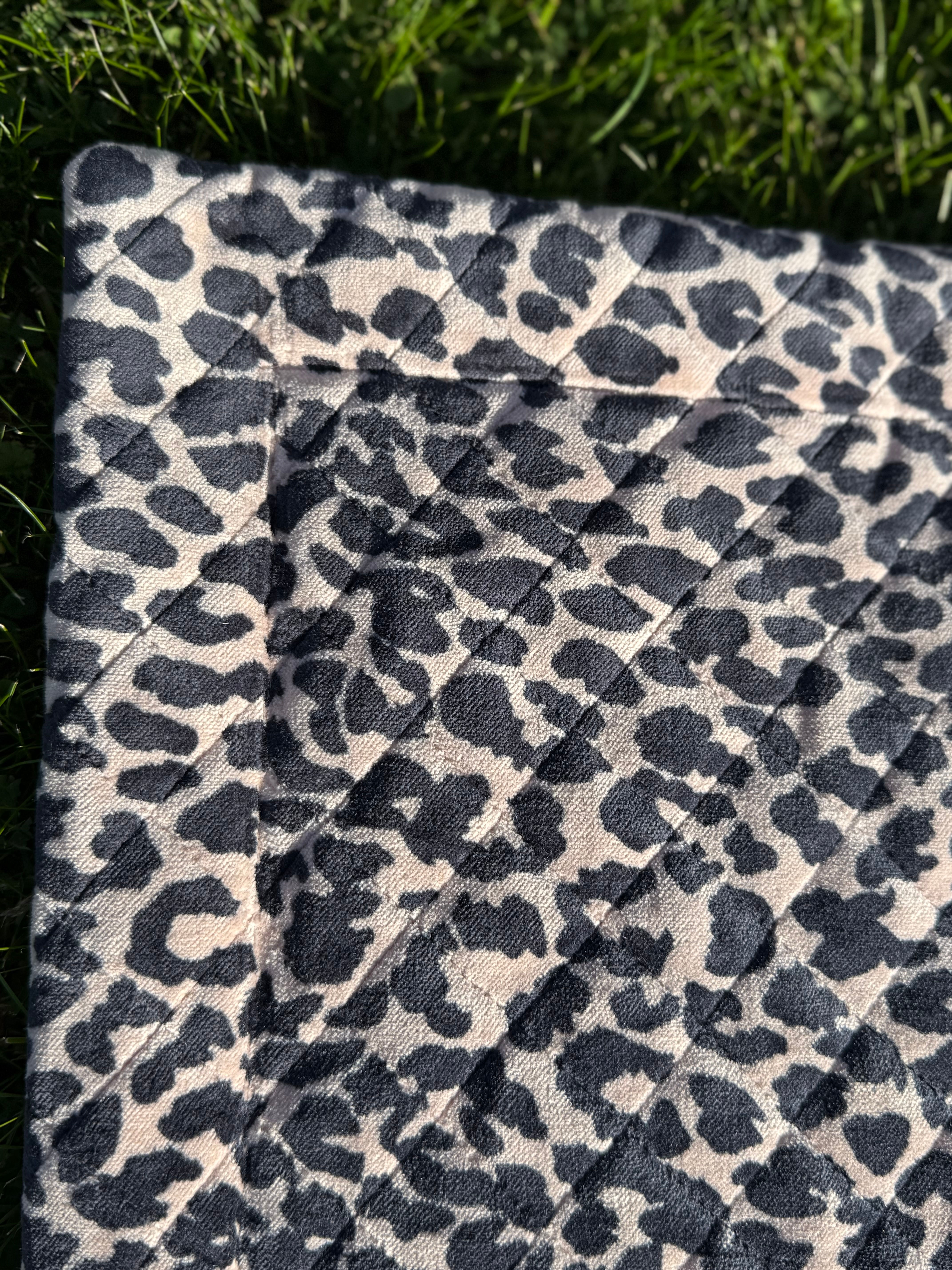 Travelling Pet Bed - Leopard Print