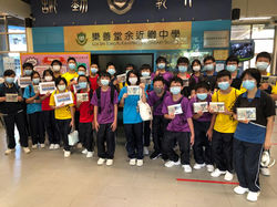 乘坐鴨靈號遊香江