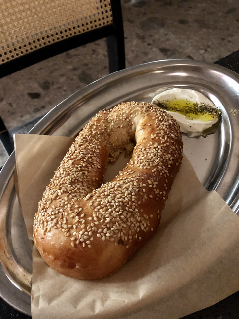 Bagel Israelí con aperitivos