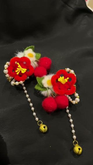 Thumbnail: 手作绒花流苏汉服搭配边夹 Handmade Velvet Flower Tassel Hair Clip for Hanfu Styling