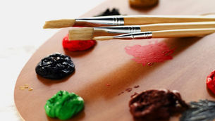 Cómo dibujar una línea delgada en pintura