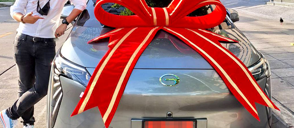 เพิ่มความประทับใจให้การส่งมอบรถใหม่ ด้วยโบว์วางหน้ารถสุดพรีเมียมจาก ร้านโบว์ใหญ่