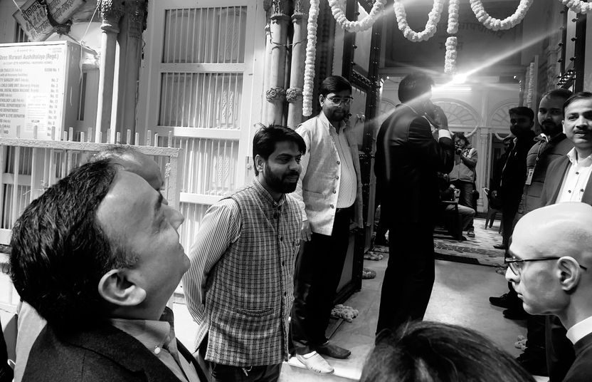 shoppers queuing in New Delhi
