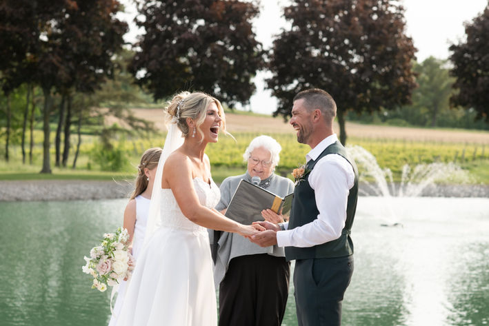 Professional wedding photographer in St. Catharines Niagara Region