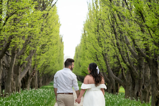 Niagara Falls engagement photographer capturing romantic couple portraits