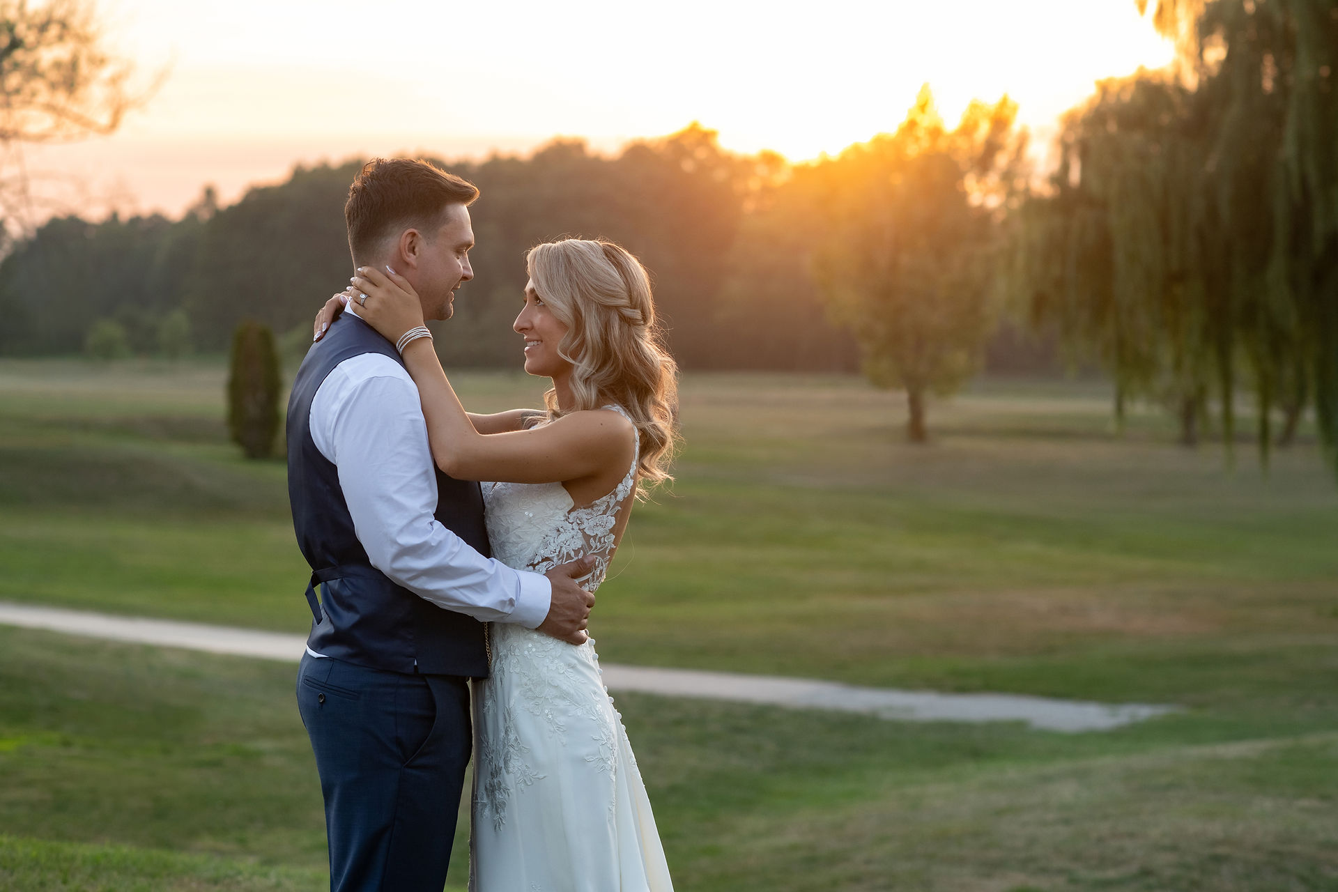 Natural wedding photography at Amici’s Banquet Hall in Niagara Region